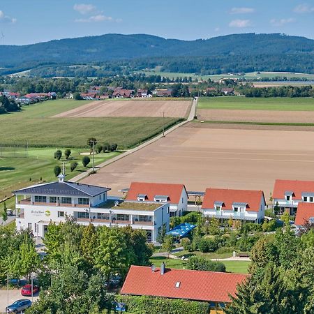 Bachhof Resort Hotel Kirchroth エクステリア 写真