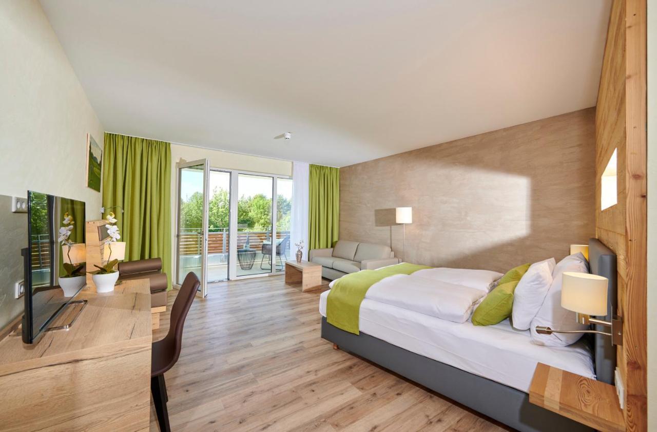Bachhof Resort Hotel Kirchroth エクステリア 写真