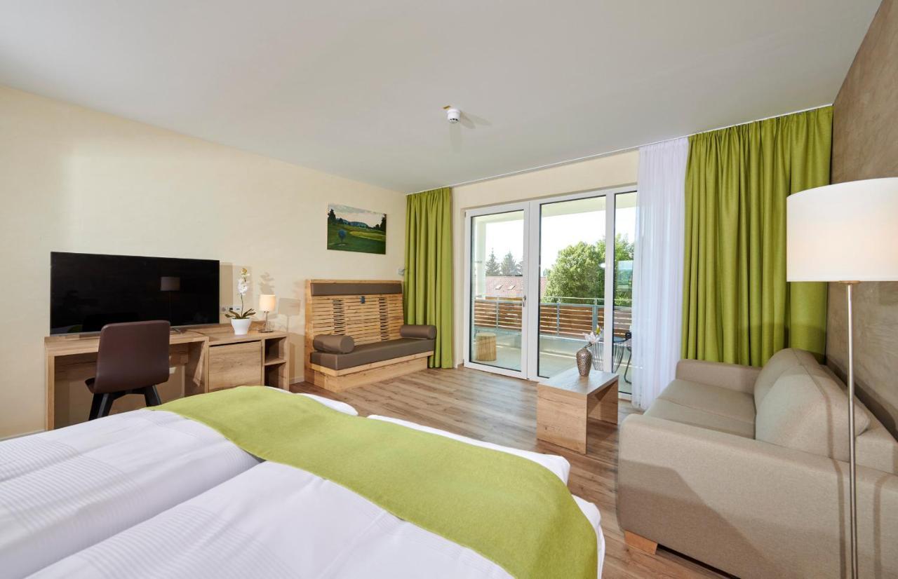 Bachhof Resort Hotel Kirchroth エクステリア 写真