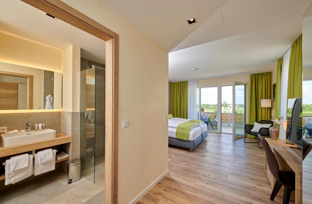 Bachhof Resort Hotel Kirchroth エクステリア 写真