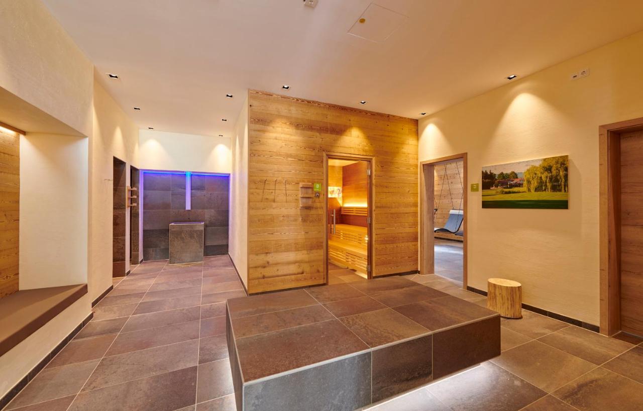 Bachhof Resort Hotel Kirchroth エクステリア 写真