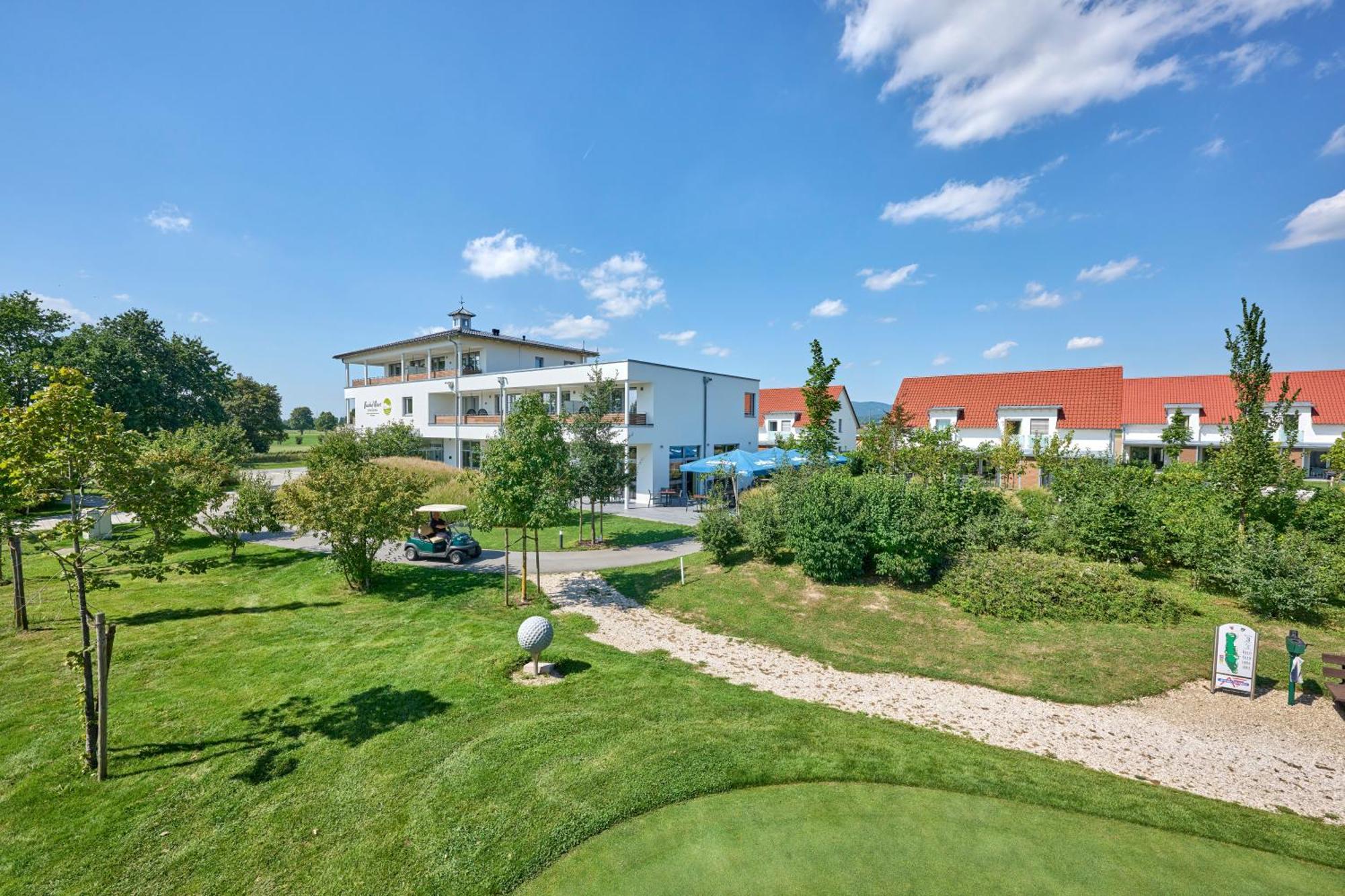 Bachhof Resort Hotel Kirchroth エクステリア 写真